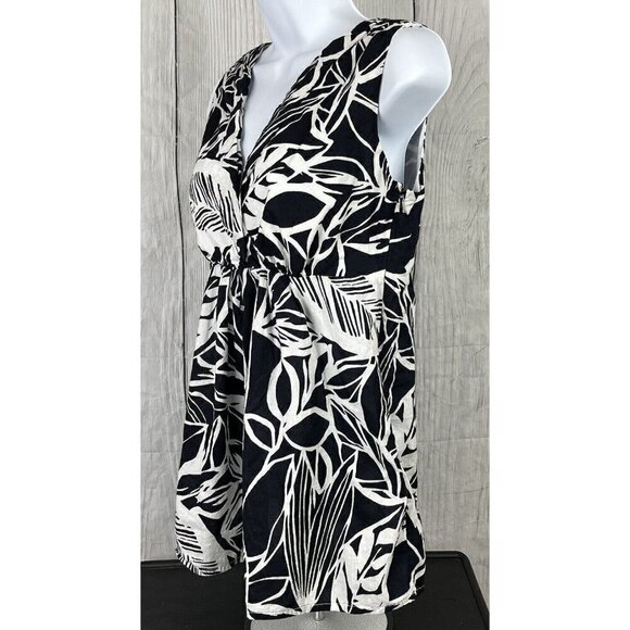 a.n.a. Womens Small Sleeveless Black White Leaf Print Top Surplice Neck - Picture 3 of 9
